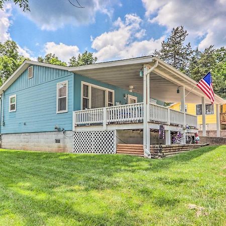 Cheerful Camdenton Cottage Steps To Lake! Luaran gambar