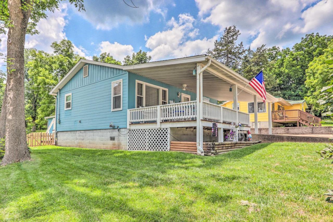 Cheerful Camdenton Cottage Steps To Lake! Luaran gambar