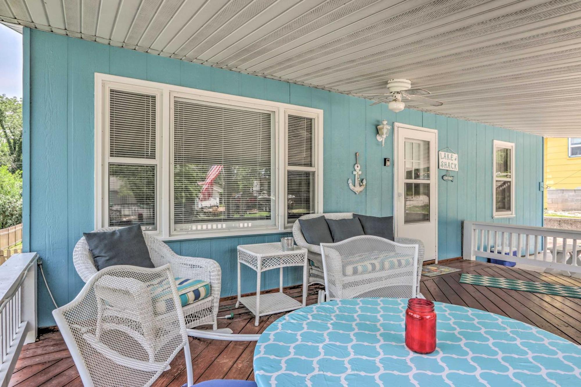Cheerful Camdenton Cottage Steps To Lake! Luaran gambar