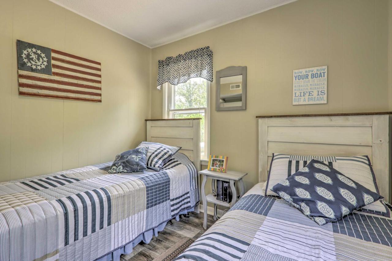 Cheerful Camdenton Cottage Steps To Lake! Luaran gambar
