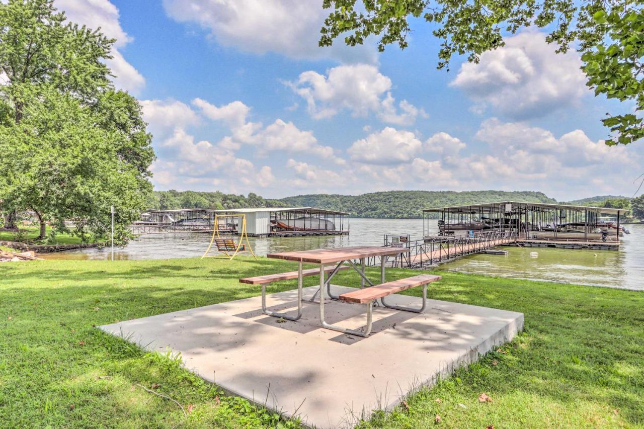 Cheerful Camdenton Cottage Steps To Lake! Luaran gambar