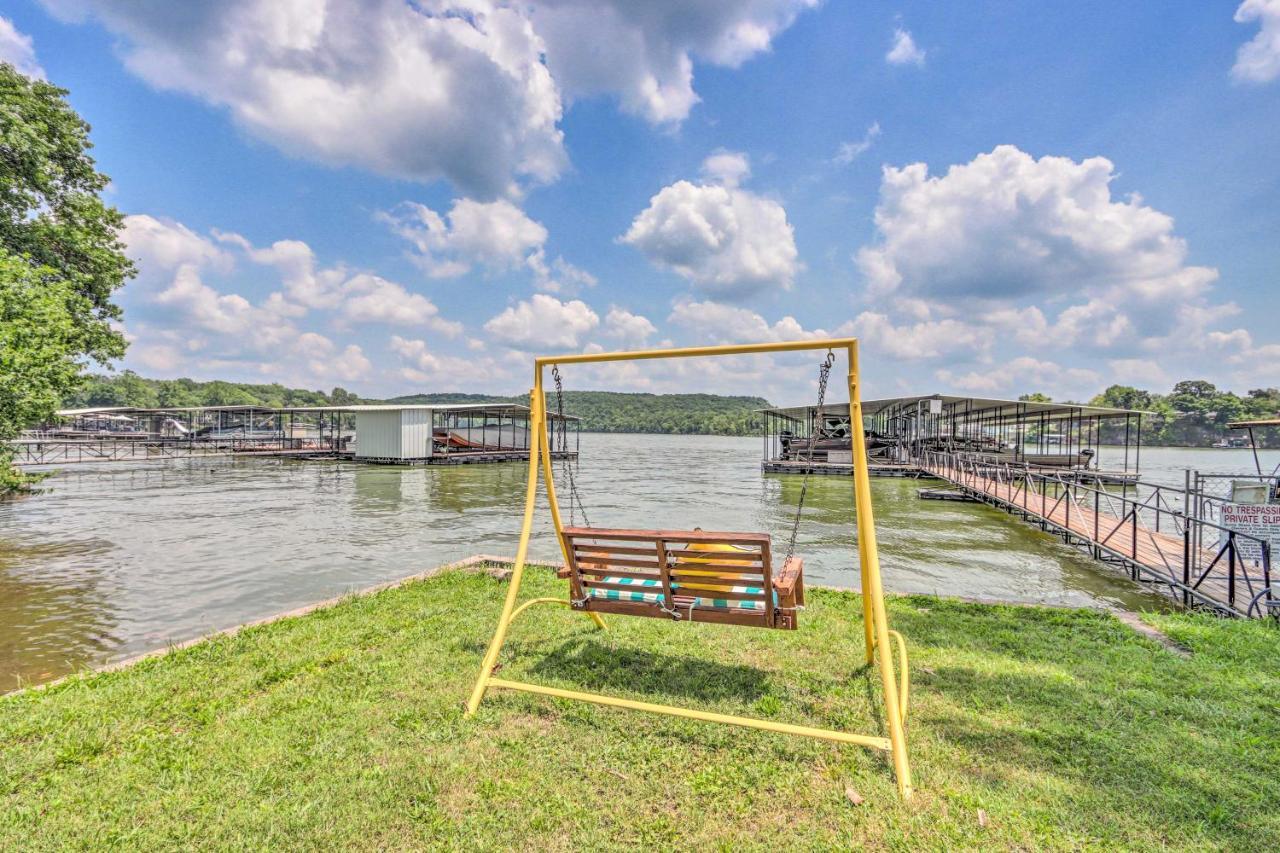 Cheerful Camdenton Cottage Steps To Lake! Luaran gambar